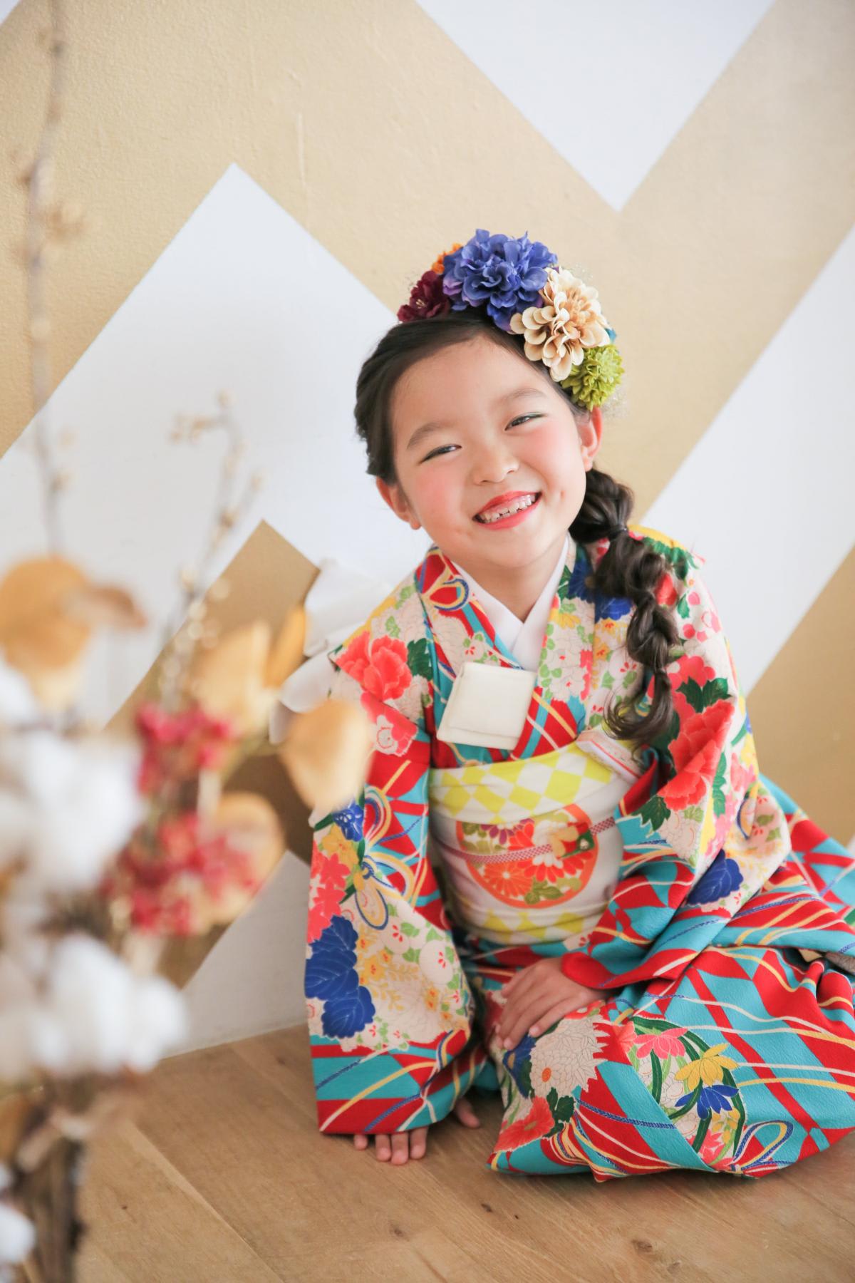 七五三　７歳女の子　可愛い　カラフル　キッズフォトスタジオ　ハピスタ