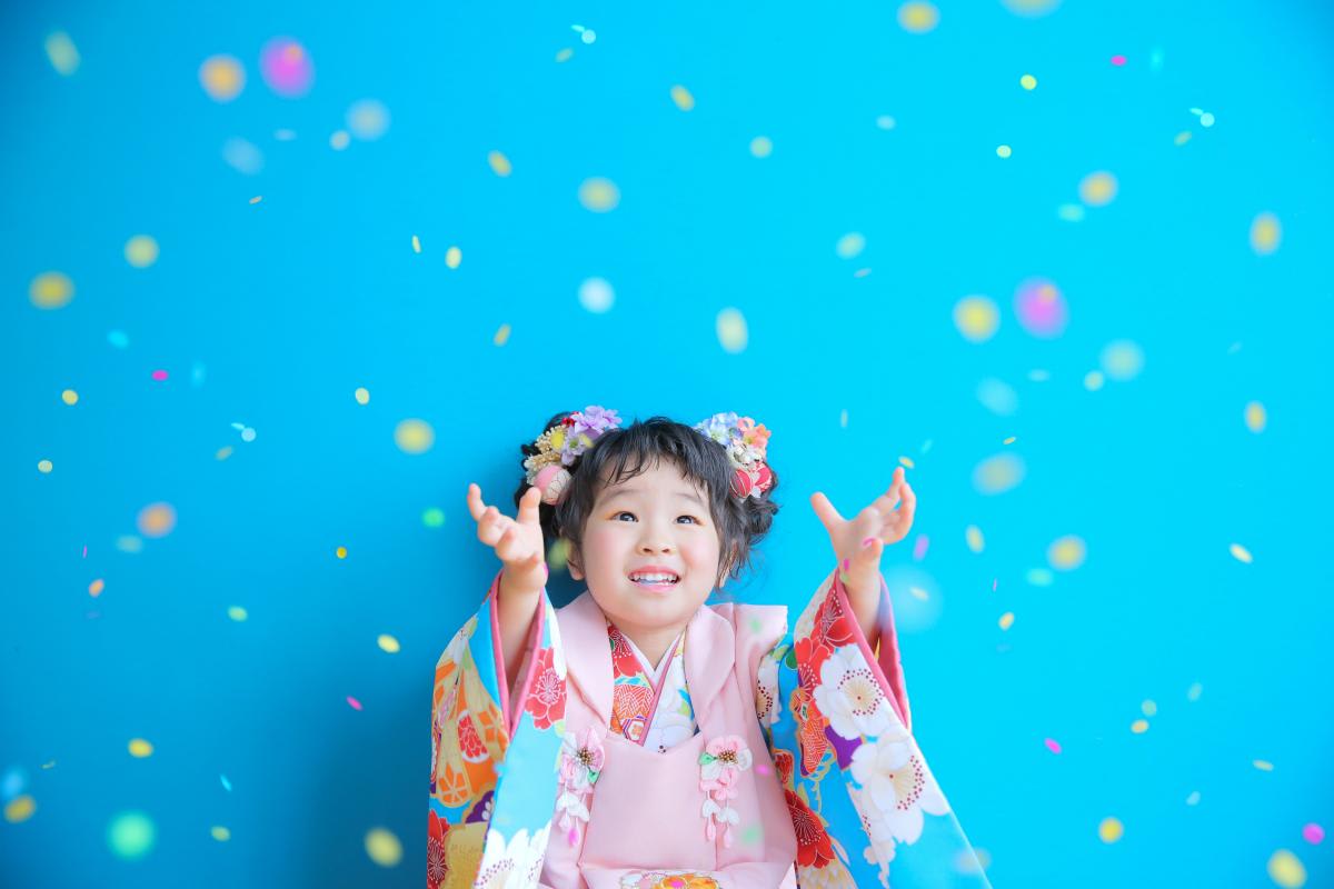 七五三　3歳女の子　可愛い　カラフル　キッズフォトスタジオ　ハピスタ
