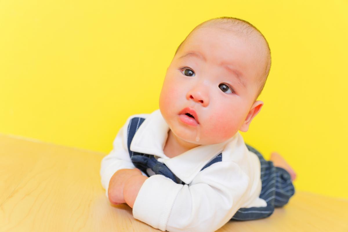 男の子　記念撮影　カラフル　可愛い　キッズフォトスタジオ　ハピスタ