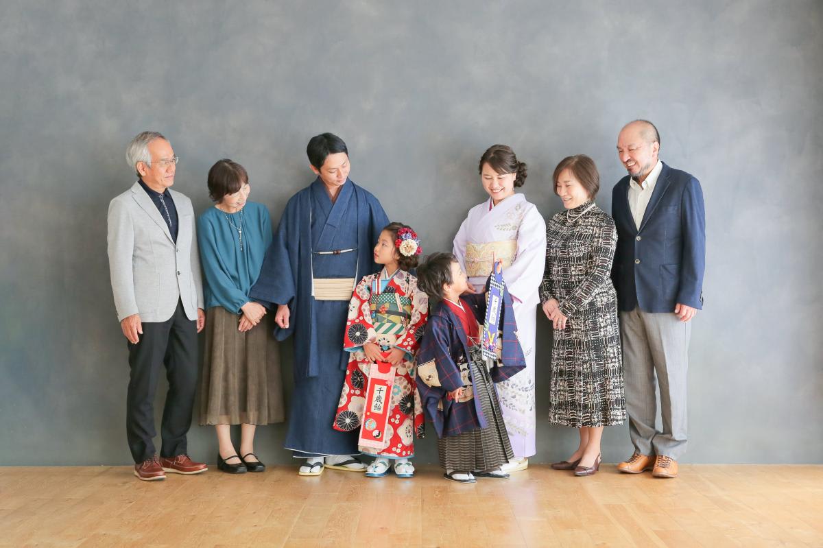 七五三　記念写真　姉弟フォト　家族写真　おじいちゃん　おばあちゃん　キッズフォトハウス　HAPISTA