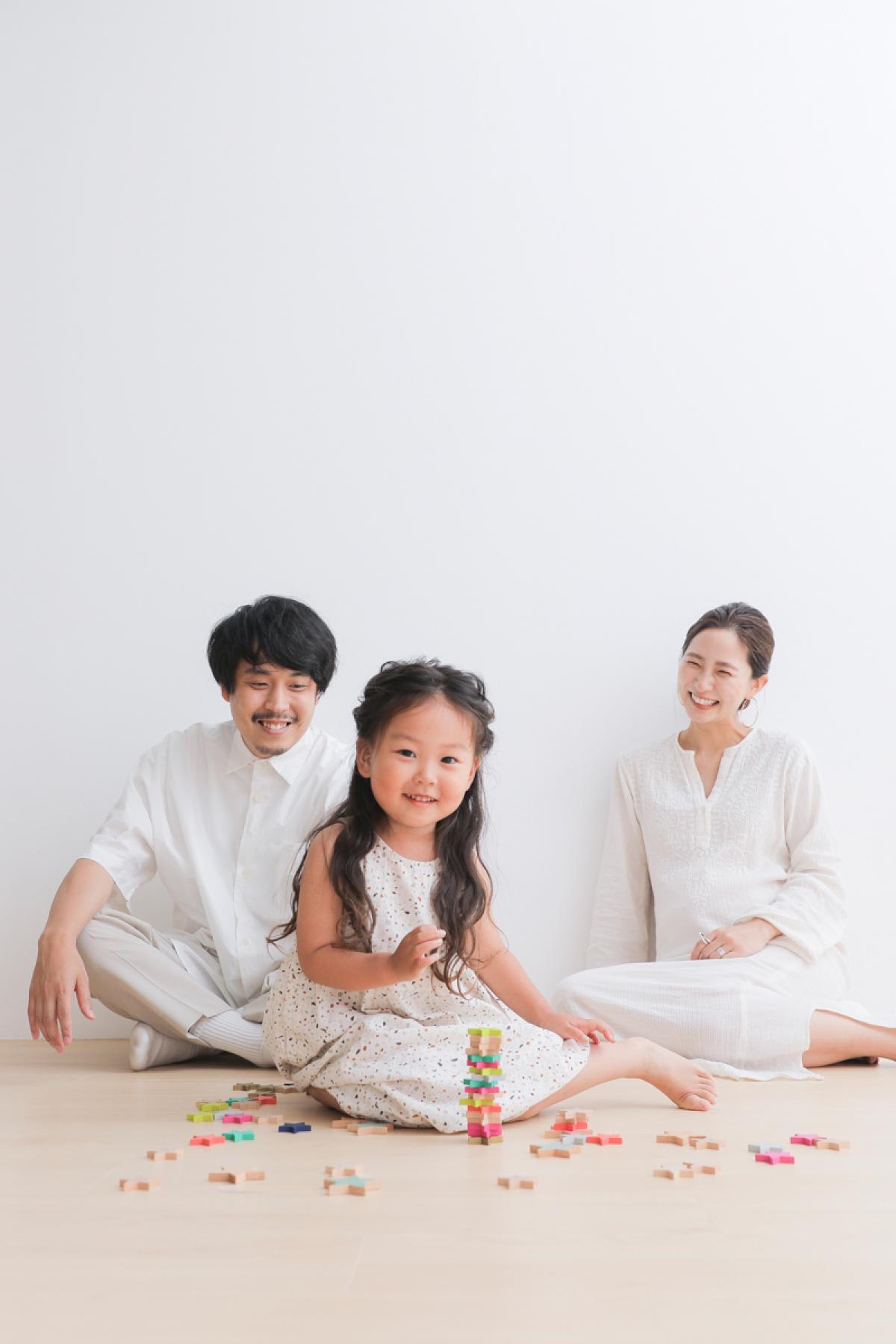 マタニティ　家族写真　お姉ちゃん　ママ　パパ　フォトスタジオ　ハピスタ　