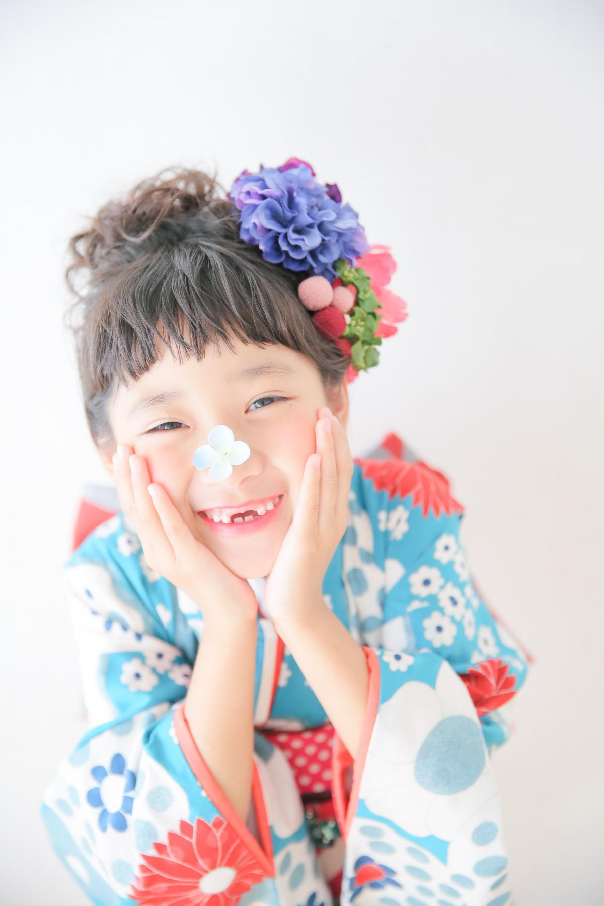 七五三　７歳女の子　可愛い　カラフル　キッズフォトスタジオ　ハピスタ