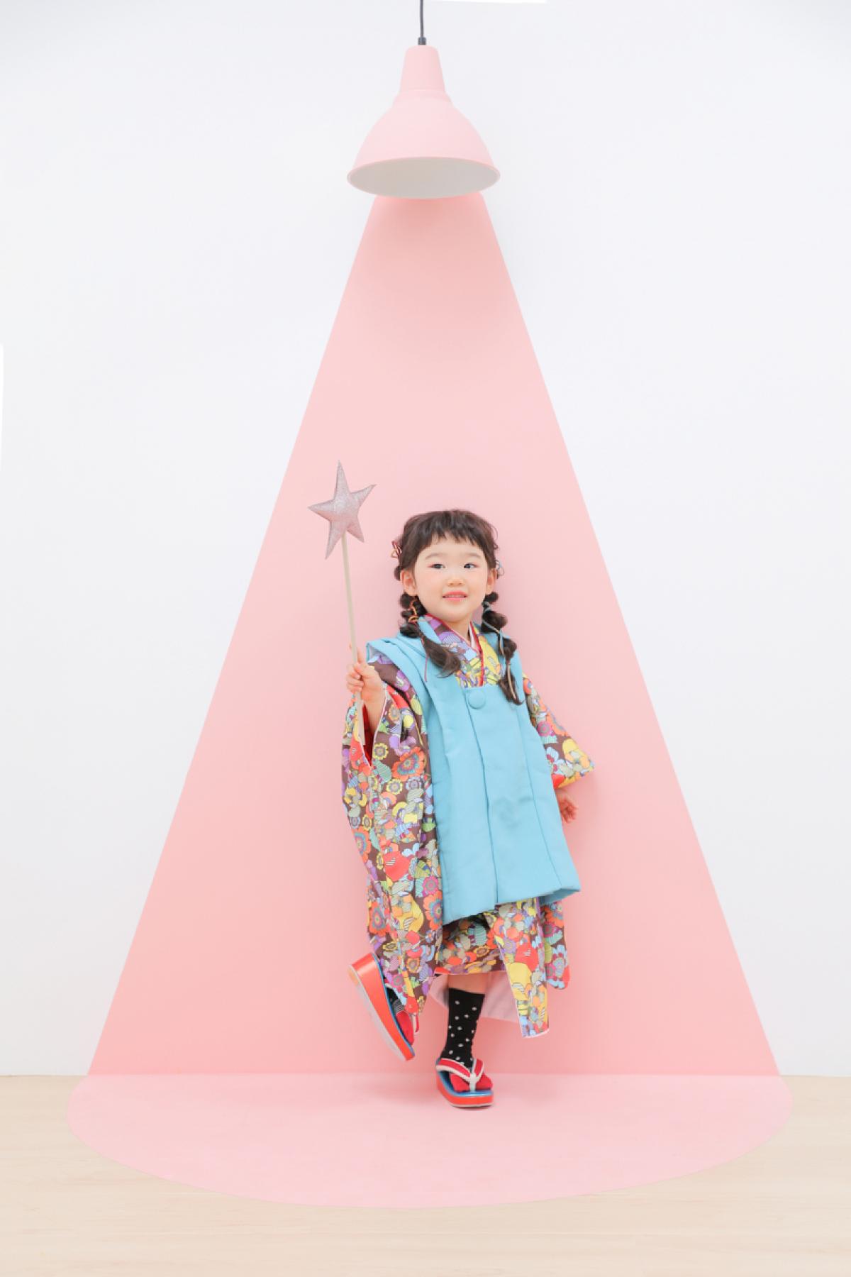 七五三　3歳女の子　可愛い　カラフル　キッズフォトスタジオ　ハピスタ