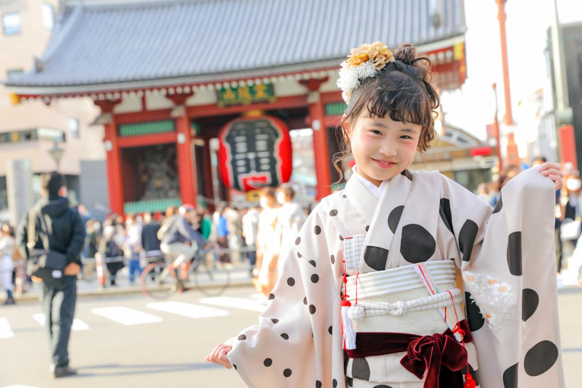 七五三　7歳女の子　水玉　雷門　浅草　キッズフォトスタジオ　ハピスタ