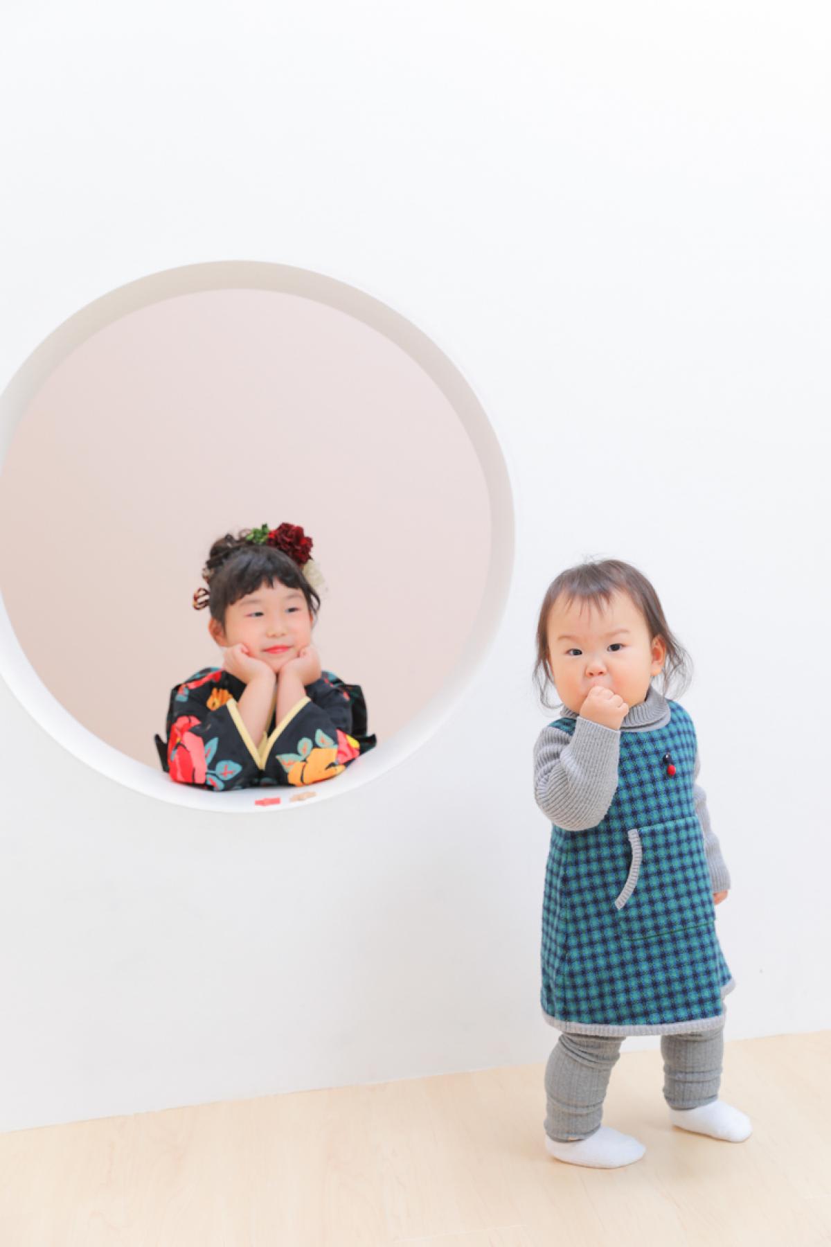 七五三　姉妹撮影　可愛い　カラフル　キッズフォトスタジオ　ハピスタ