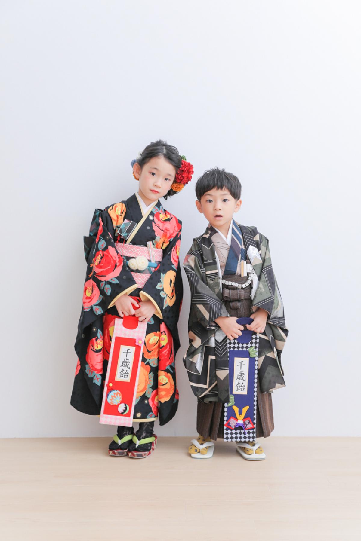 七五三　７歳女の子　5歳男の子　兄弟撮影　可愛い　カラフル　キッズフォトスタジオ　ハピスタ