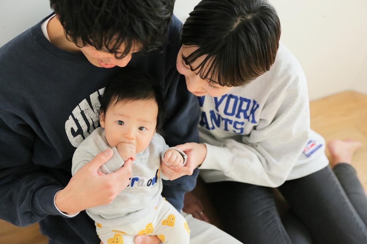 ベビー　ママ　パパ　赤ちゃん　家族写真　記念日　お誕生日　キッズフォトハウス　HAPISTA