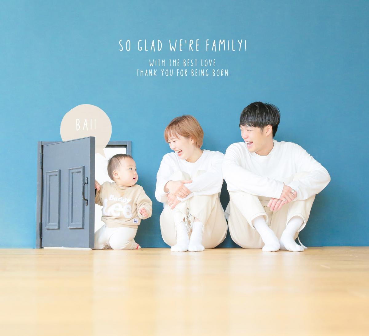 ファミリー　家族写真　パパ　ママ　赤ちゃん　フォトスタジオ　ハピスタ