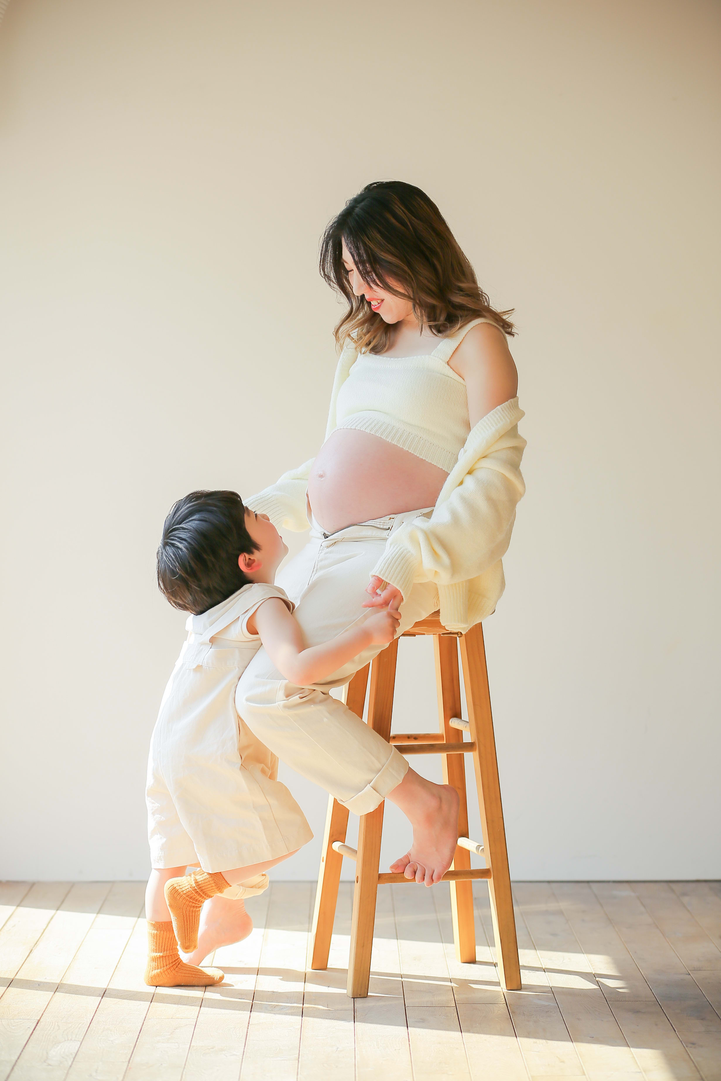 ファミリー　家族写真　カラフル　フォトスタジオ　ハピスタ　マタニティ