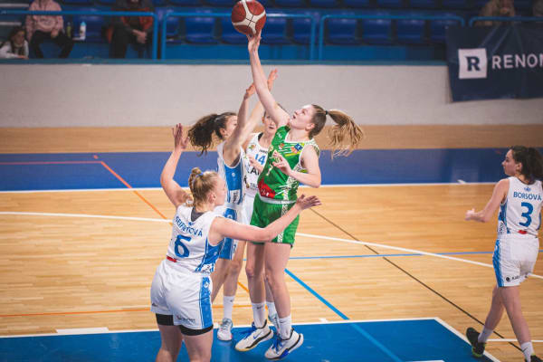 Stovku trefila Lucia Hadačová