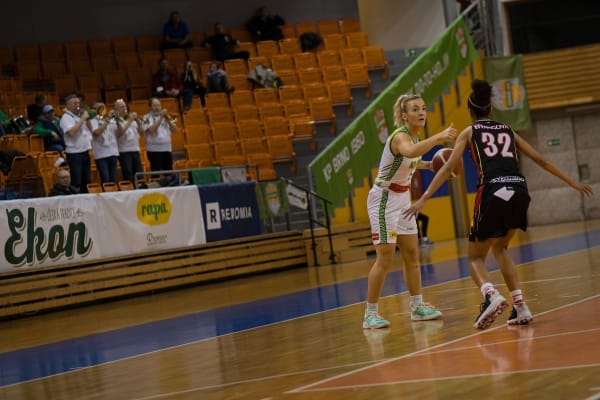 Stíhačku kazily šestky