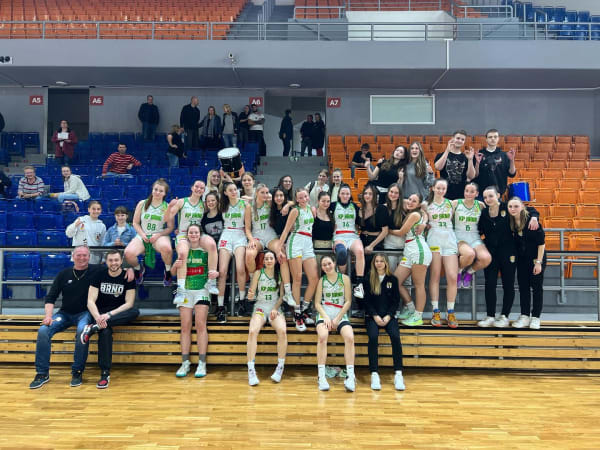 Vítězné vykročení kadetek