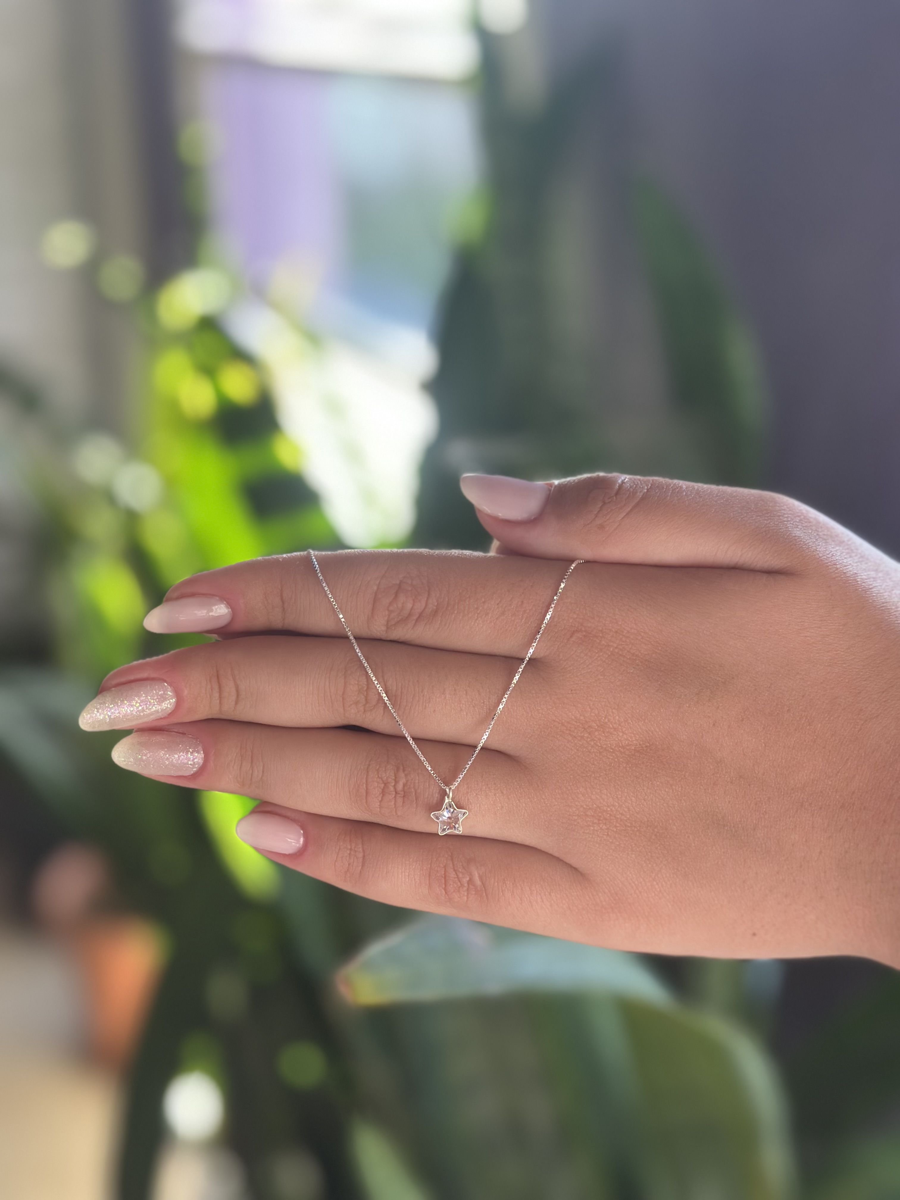 Colar estrela incolor