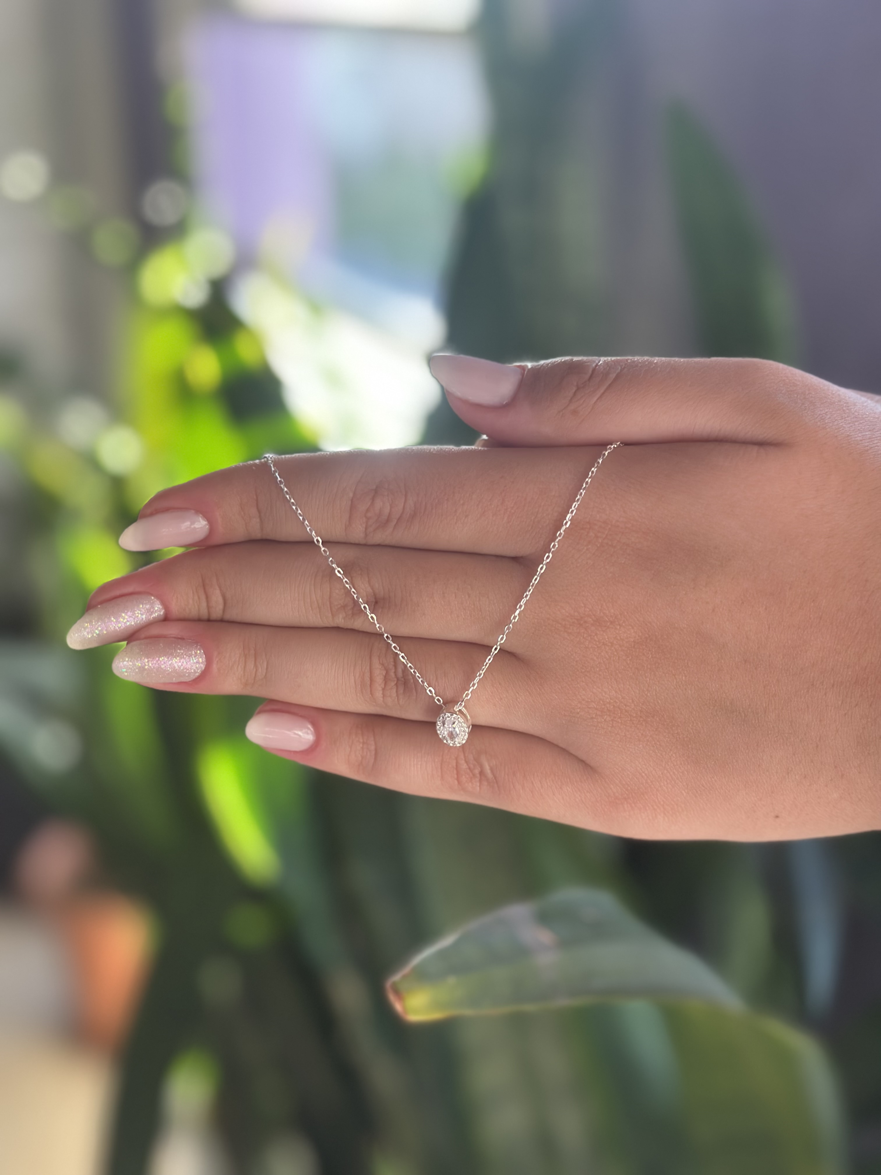 Colar oval cravejado