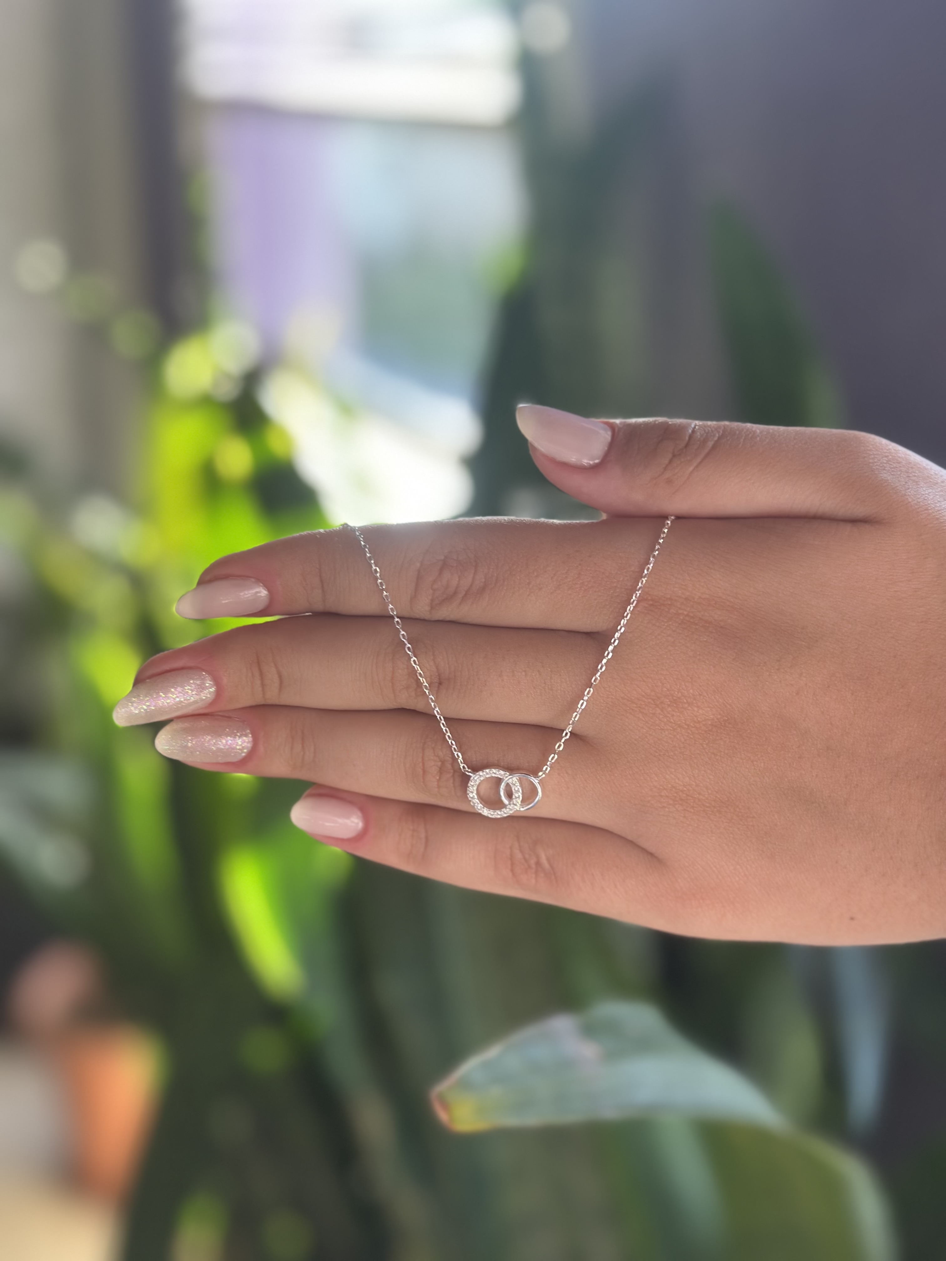 Colar dois círculos cravejado