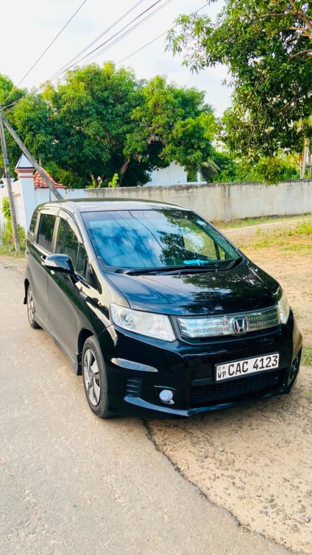Honda Freed GP3 Spike