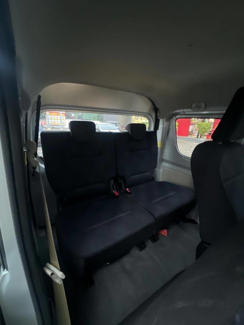 Nissan mini van 3