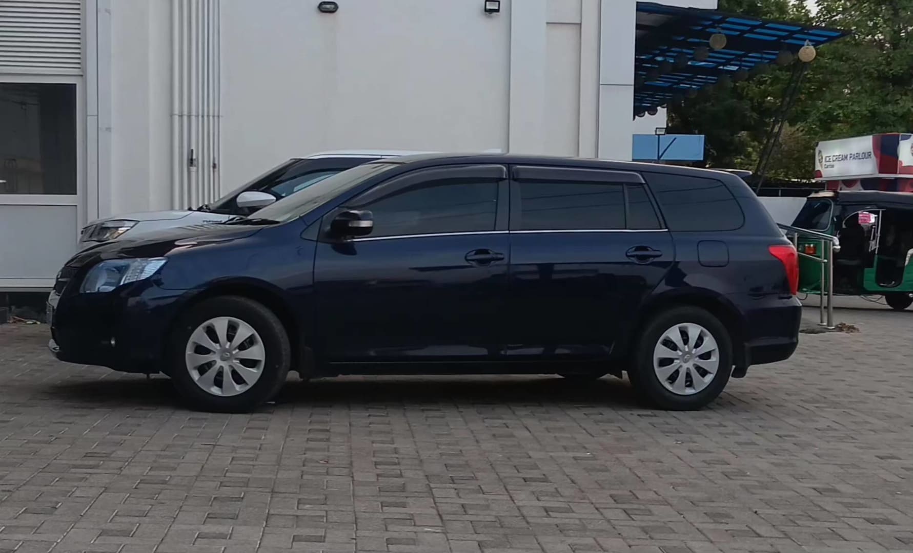 Toyota Axio fielder