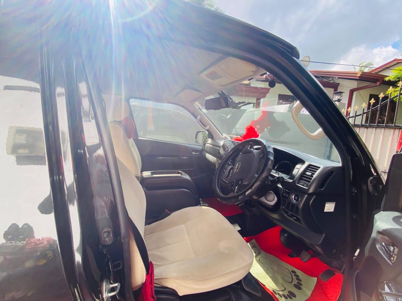 Toyota KDH Flat Roof 4