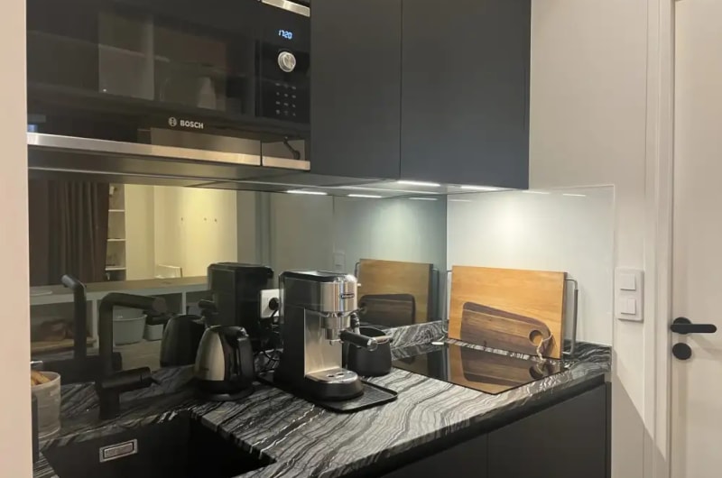 Prise de vue latéral de l'intérieur de l'espace à loué, Lespace 63