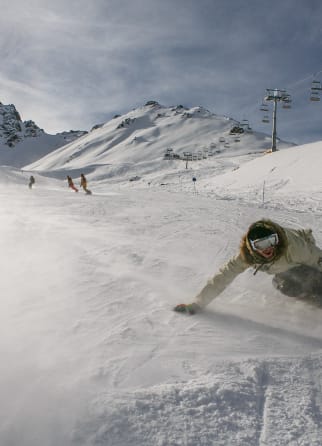 Image Snowboardeur sur une piste de ski