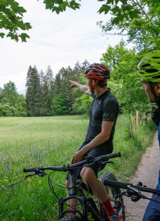 Image Deux personnes en VTT