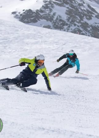 Image Deux personnes en ski sur piste