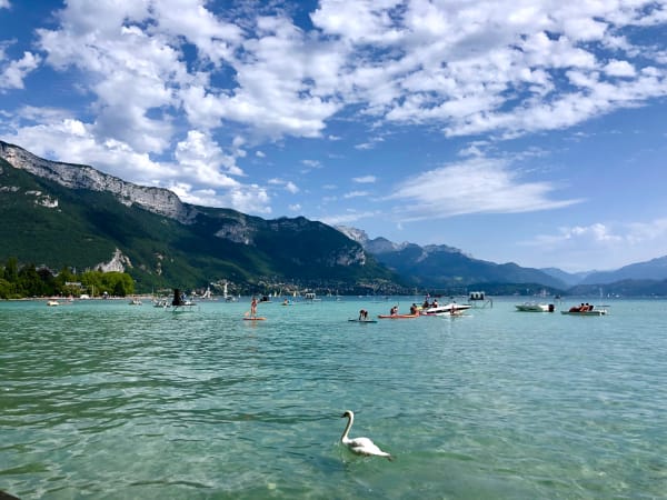 Vue sur le plus beau lac d'Europe à Annecy