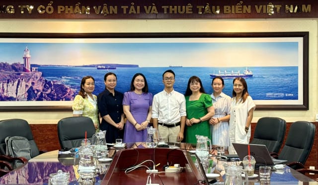 Buổi làm việc tại Công ty CP Vận tải và Thuê tàu biển Việt Nam