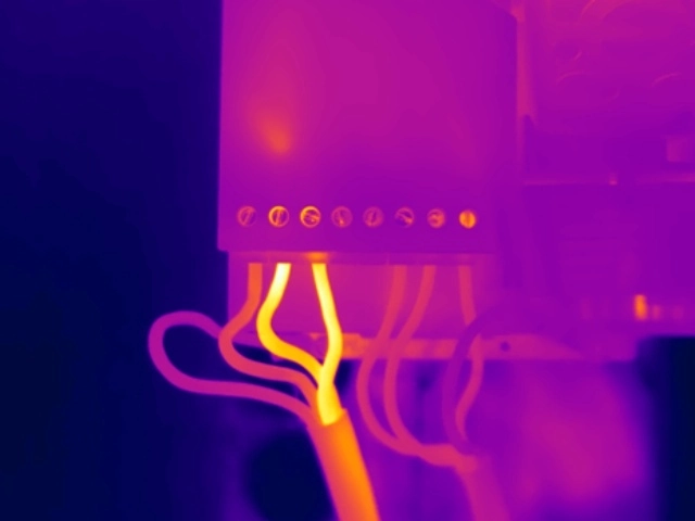 Thermal image showing phase imbalance on the output of a motor inverter, indicating possible motor winding issues
