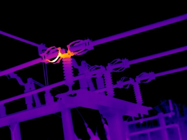 Thermal image showing abnormal heating at a 33kV busbar joint