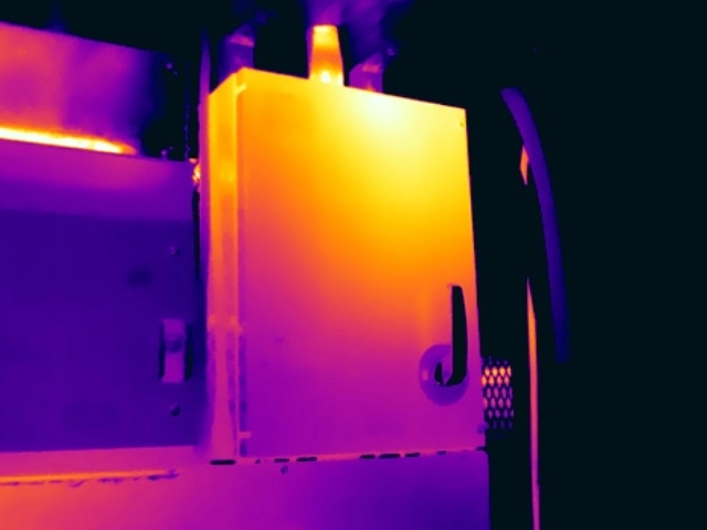 Thermal image showing abnormal heating at a switch fuse connection