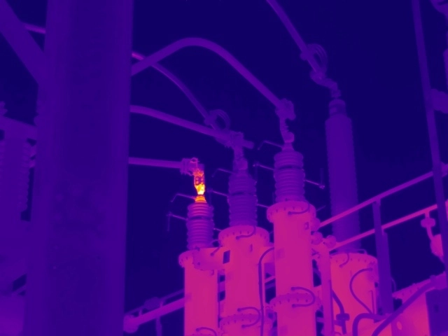 Thermal image showing a loose connection on the 33kV bushing of a 132kV to 33kV transformer