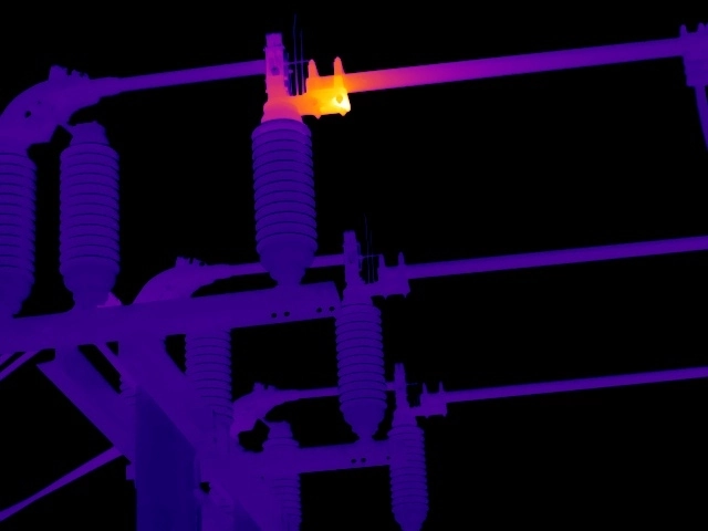 Thermal image showing high resistance at a 33kV isolator palm plate likely caused by corrosion