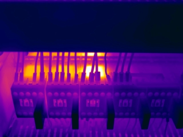Thermal image showing excessive temperature at another contactor control coil, indicating possible winding degradation