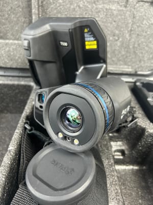 t530 Box and contents - close up on camera only