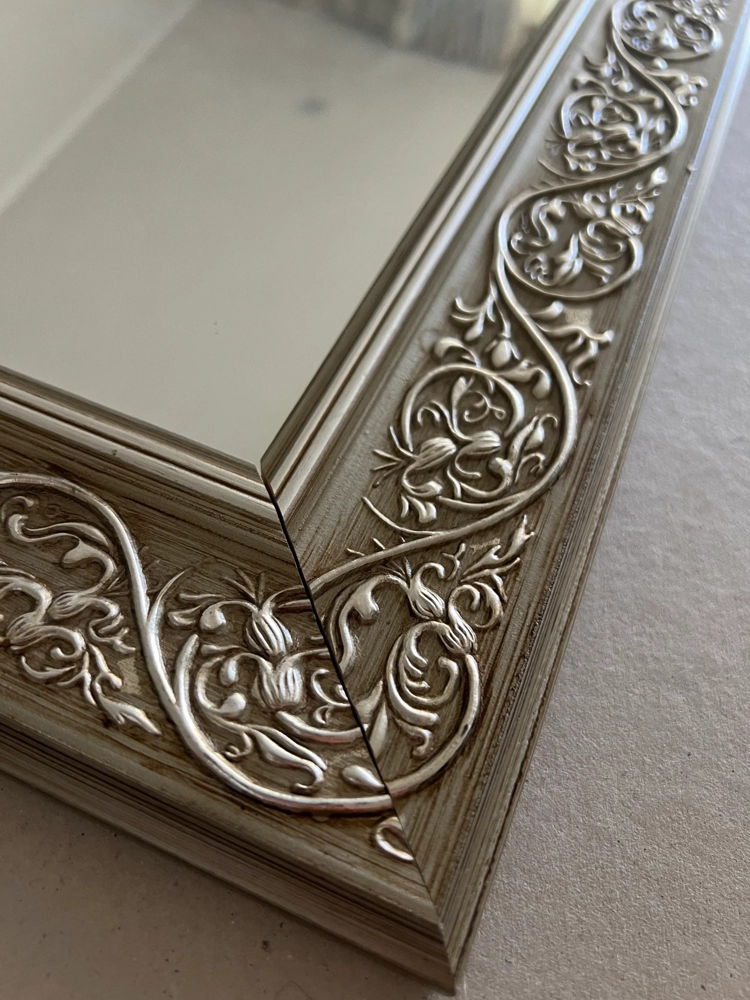 Espejo decorativo con marco trabajado – 53 x 43 cm - Imagen 3