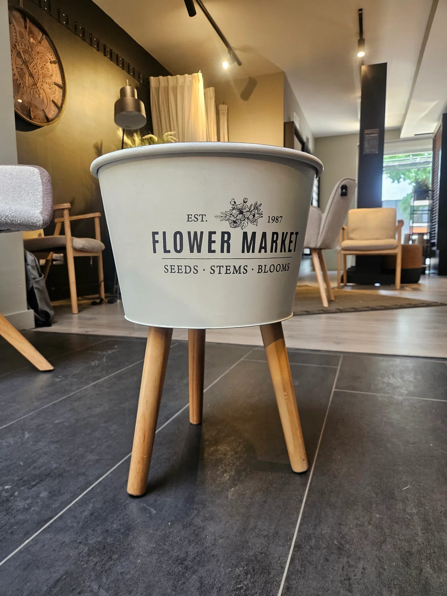 Maceta/Macetero Blanco con Patas – Estilo Nórdico, Base de Madera (Nueva) - Imagen 4