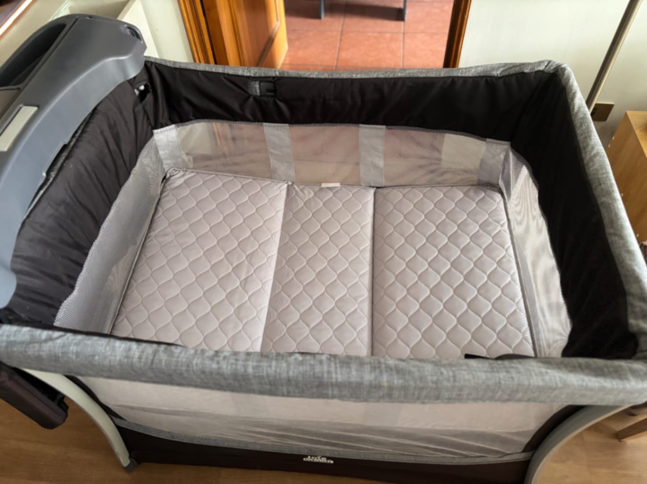 Cuna con Mudador Pack & Play Joie - Imagen 2