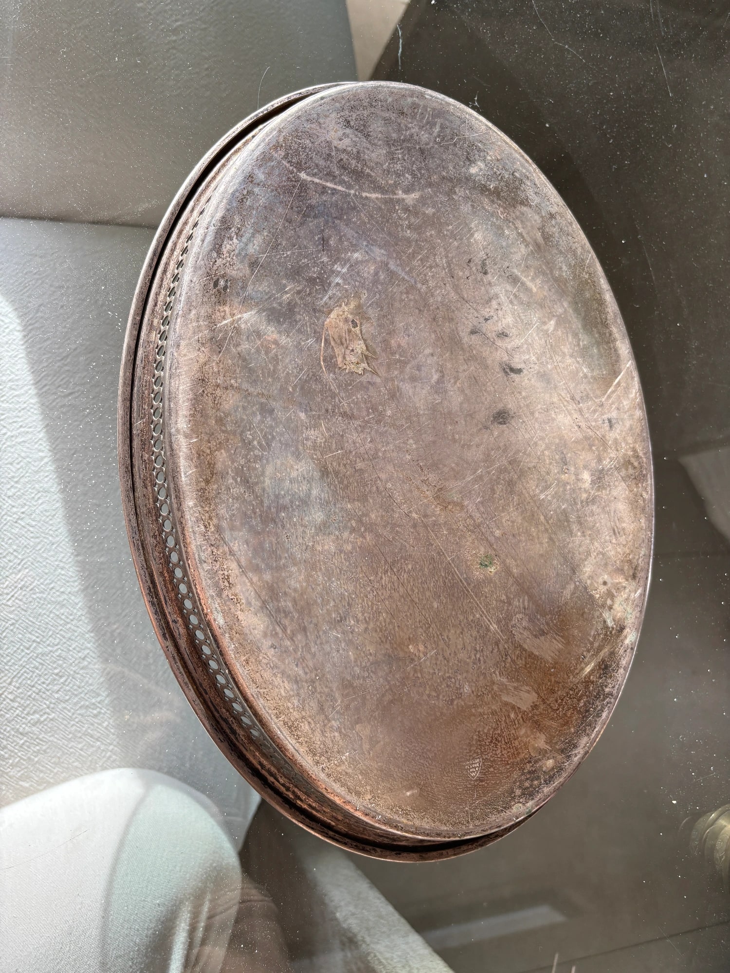 Bandeja ovalada de plaqué Winsor con galería calada - Imagen 4