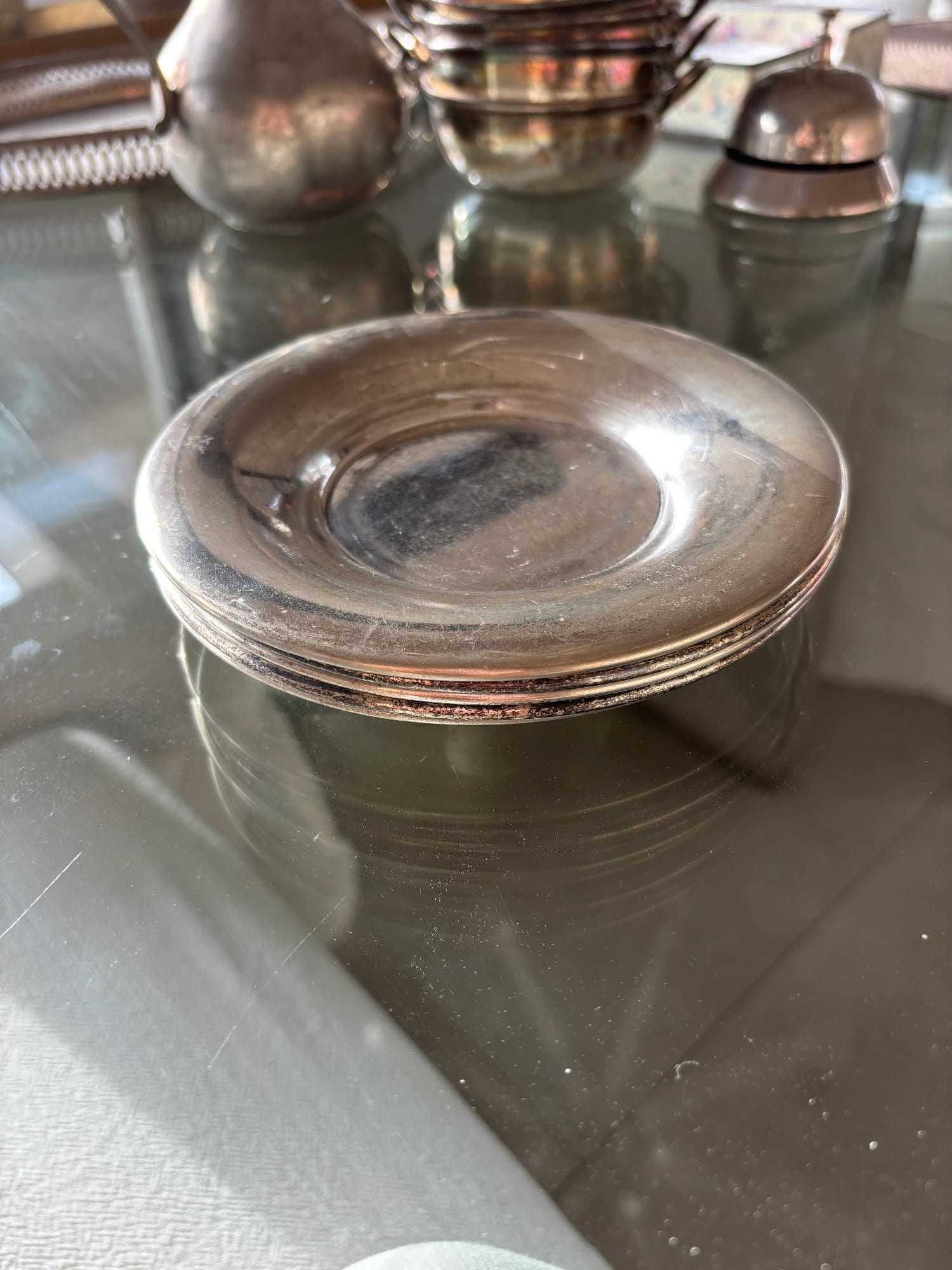 Set de 4 platos de sopa con asas y platos base de metal plateado - Imagen 6