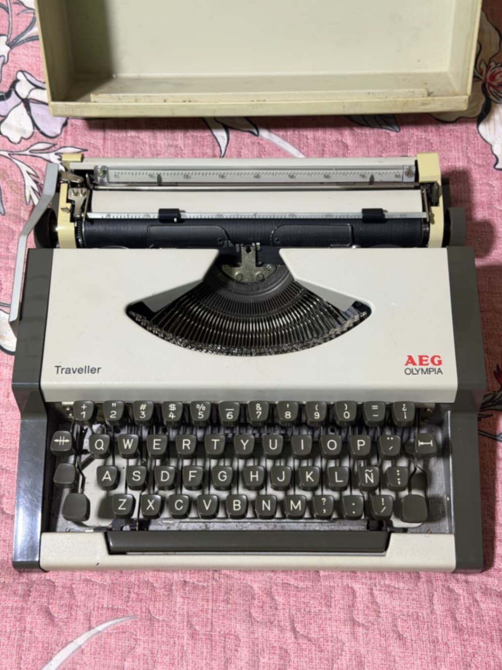 Máquina de escribir vintage - Imagen 4