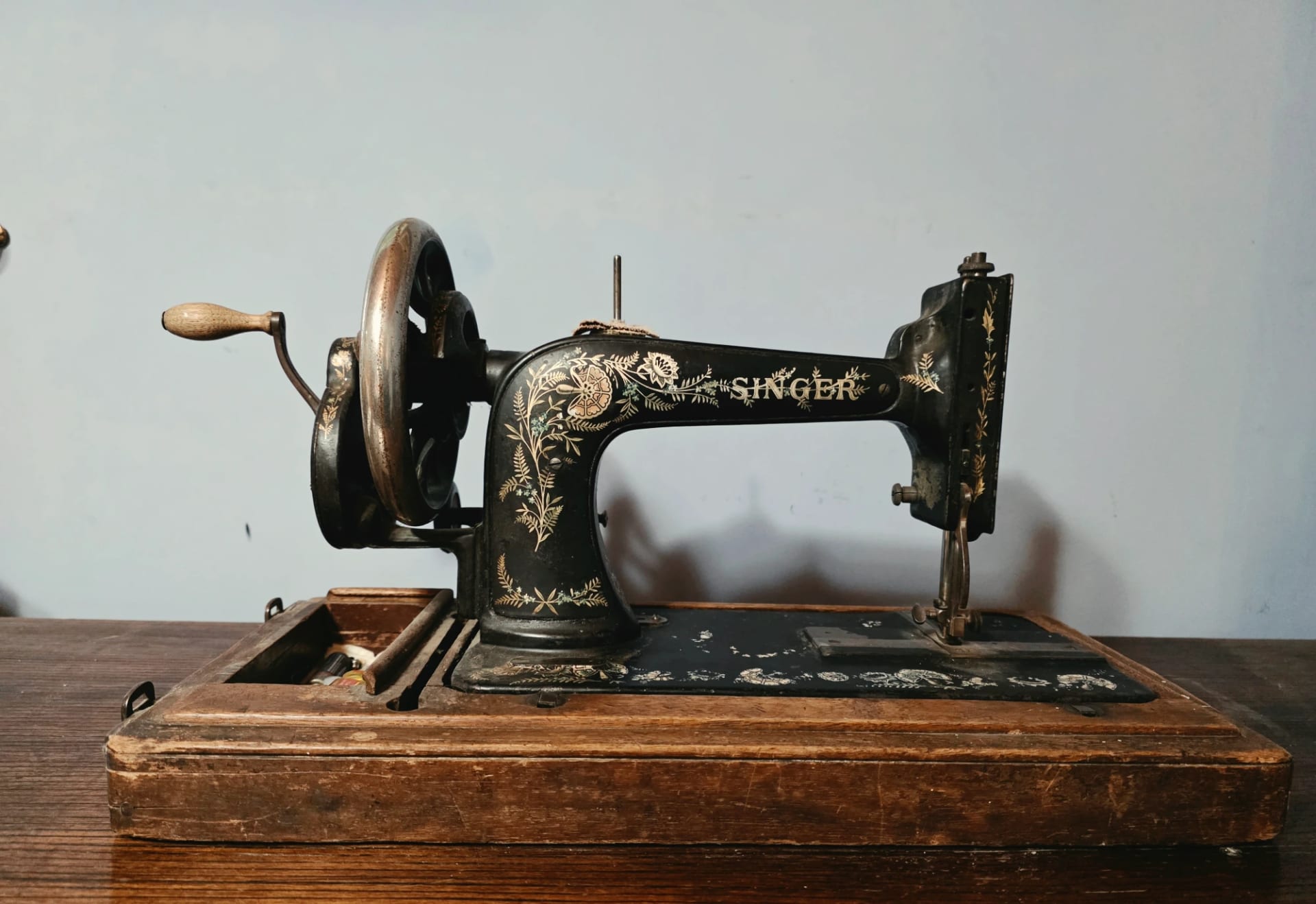 Manquina de coser antigua singer - Imagen 3