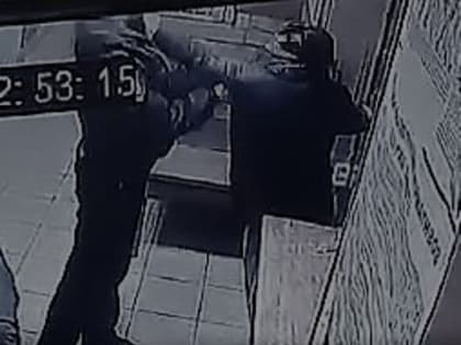 За пьяное нападение на сотрудника  полиции жительница  Североморска получила условный срок