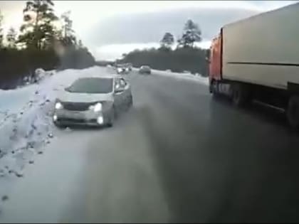 Момент ДТП с тремя авто у Шонгуя попал на видео