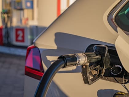 Бензин марок АИ-98 и выше за месяц подорожал на два рубля в Мурманской области