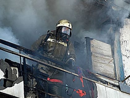 В Никеле ночью горел балкон в квартире