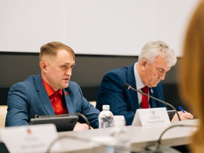 Депутат Мурманской областной Думы Александр Клементьев зимой подключался к разрешению проблем с расчисткой улично-дорожной сети Колы от снега