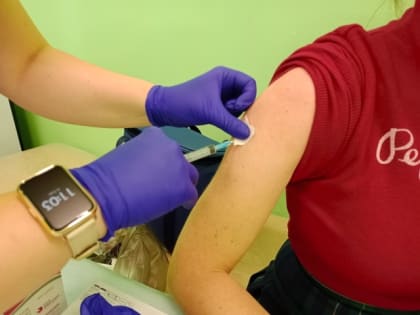 В рамках программы добровольного медицинского страхования в Мурманском морском торговом порту прошла бесплатная вакцинация против гриппа