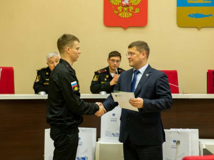 В Мурманске состоялись торжественные проводы в армию лучших призывников
